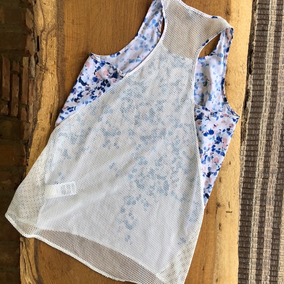 Sleeveless mesh razor back blouse - Picture 2 of 4